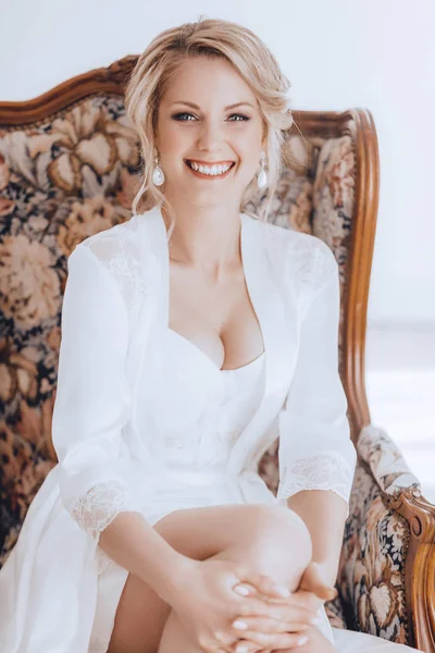 Evde düğün öncesi gecelik güzel genç gelin 