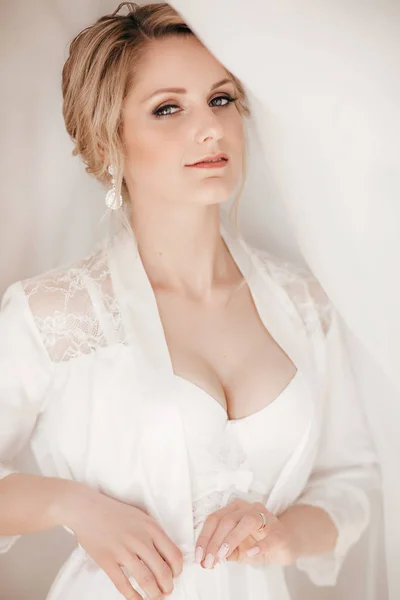 Krásná Mladá Nevěsta Noční Košili Před Svatbou — Stock fotografie