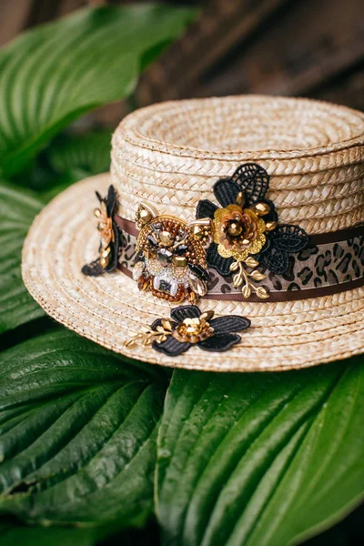 Hermoso Sombrero Paja Con Joyas Hechas Mano —  Fotos de Stock