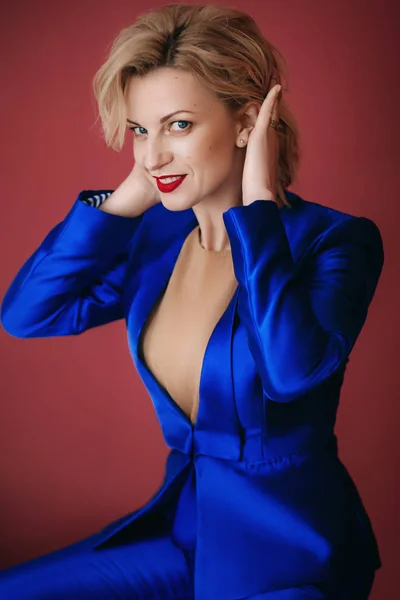Krásná Mladá Žena Modrých Šatech — Stock fotografie