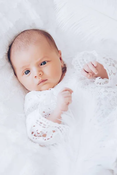Mignon Bebe Fille A La Maison Jeune Vetements Stock Photo