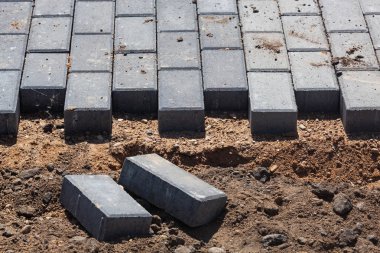 Asfalt döşemelerden bir patika döşeme