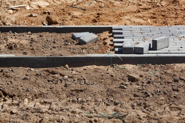 Paving of a footpath from paving slabs — Stock Photo, Image