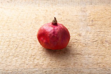 Olgun taze taze nar meyvesi.