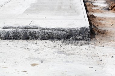 Betondan teknolojiyle yeni bir yol inşaatı, şantiyeden yakın çekim.