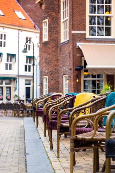 Schönes Café Auf Der Straße Der Europäischen Stadt Tische Und — Stockfoto