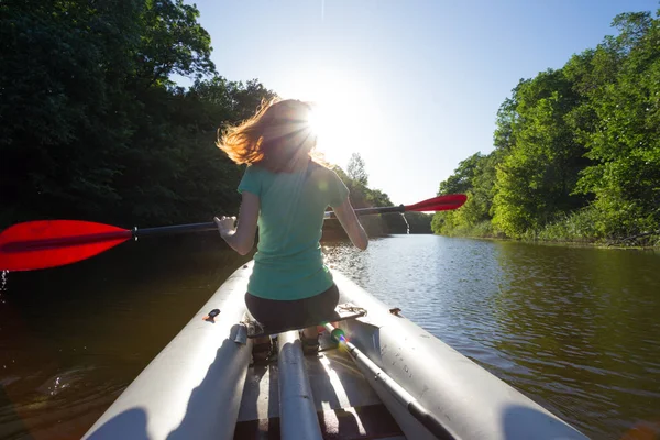 Verano Deporte Activo Una Chica Kayak Sunset Tim — Foto de Stock