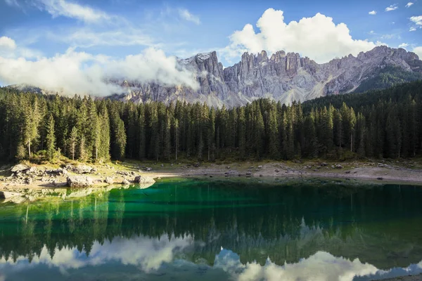 风景秀丽 Carezza 白云岩景观 — 图库照片