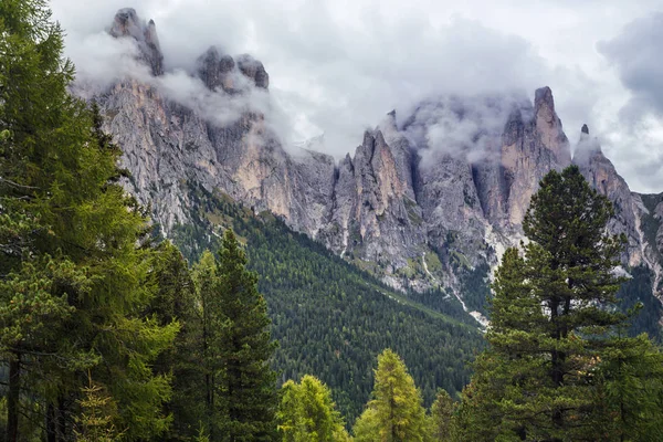 Hermoso Paisaje Día Nublado Dolomitas Vista Las Montañas Día Nublado —  Fotos de Stock