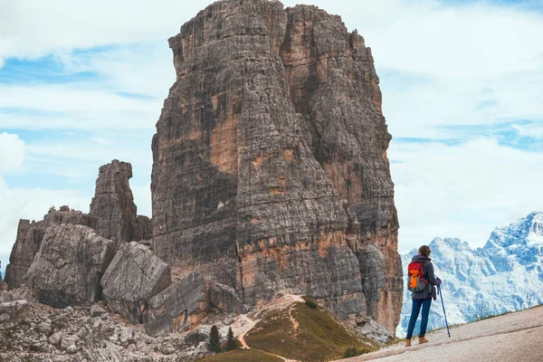 Fille Randonneuse Dans Les Montagnes Dolomites Italie Cinque Torr — Photo