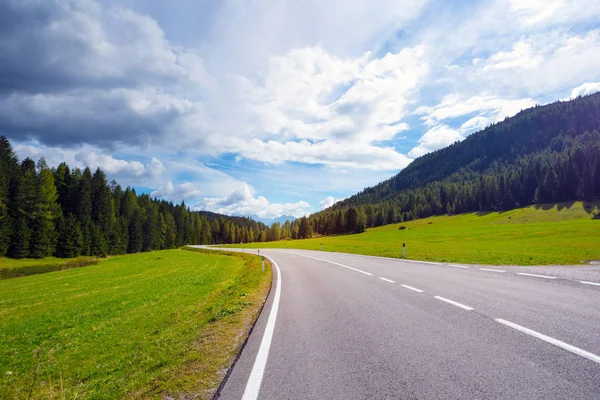 Bergstraße Den Dolomiten Ital — Stockfoto