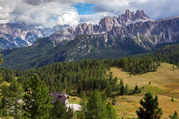 Vue Sur Cinque Torri Les Sommets Escarpés Des Montagnes Dolomites — Photo