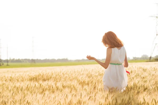 Feliz Verano Libertad Hermosa Chica Campo Trigo Soleado — Foto de Stock