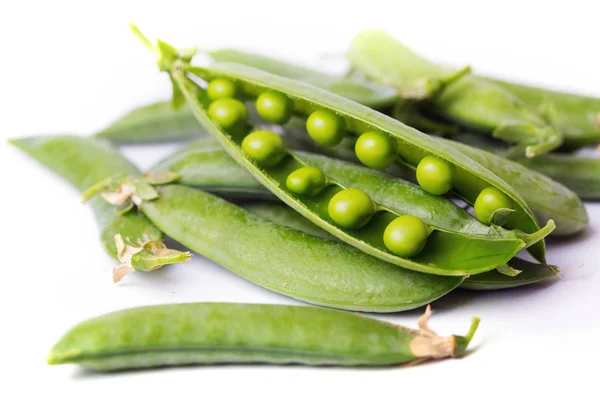 Guisantes Verdes Sobre Fondo Blanco Morir Crudo — Foto de Stock