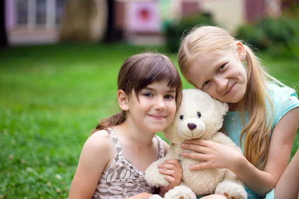 Little Pretty Girls Girlfriends Sitting Lawn His Toy Teddy Bear — Stock Photo, Image