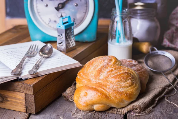 Lezzetli Iştah Açıcı Çörek Kahve Breakfas Için — Stok fotoğraf