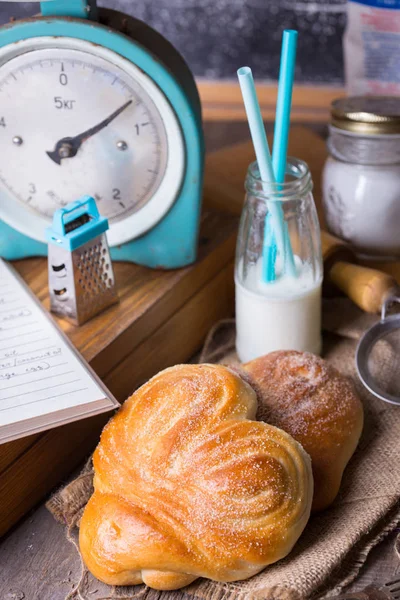 Leckere Appetitliche Brötchen Und Kaffee Zum Frühstück Hausgemachter Bäcker — Stockfoto