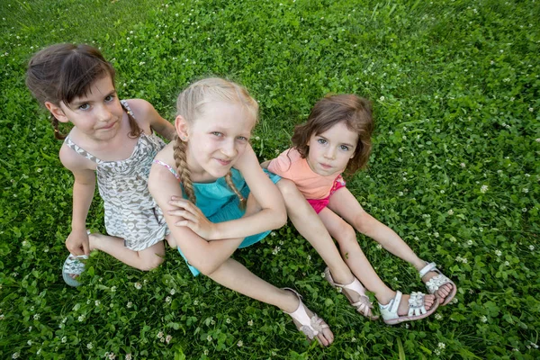 Little Smiling Girls Girlfriends Green Grass Children Holiday — Stock Photo, Image