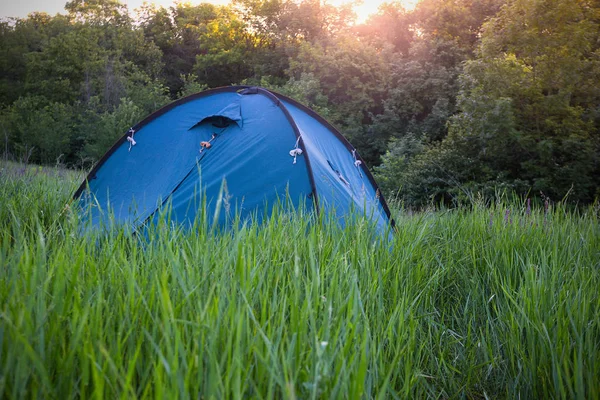 Sommer Und Aktivsport Zelte Stehen Auf Einer Wiese — Stockfoto