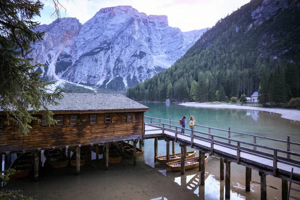 Vista Conhecido Lago Tirolês Lago Braies Dolomitas Ital — Fotografia de Stock