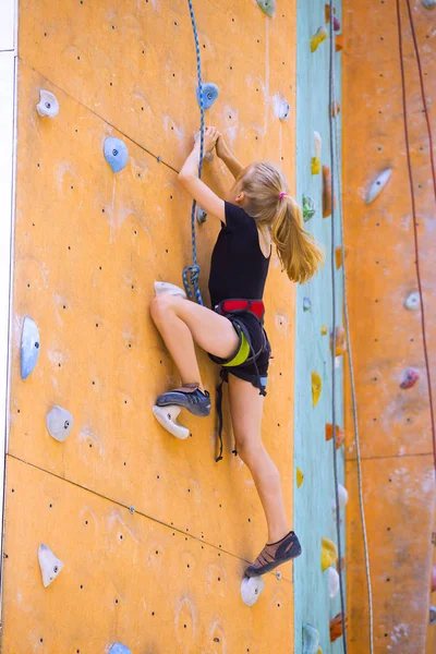 Deporte Bouldering Niña Subiendo Por Wal — Foto de Stock