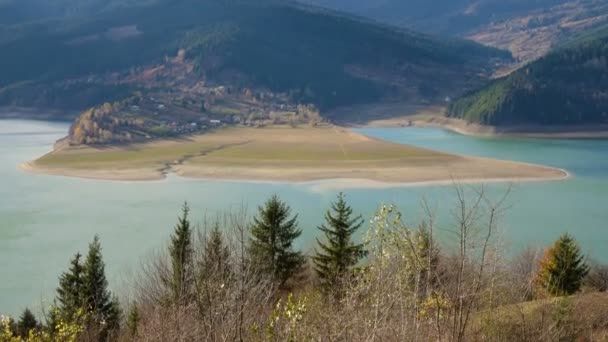 Herfst Panorama Van Lake Bicaz Roemenië — Stockvideo