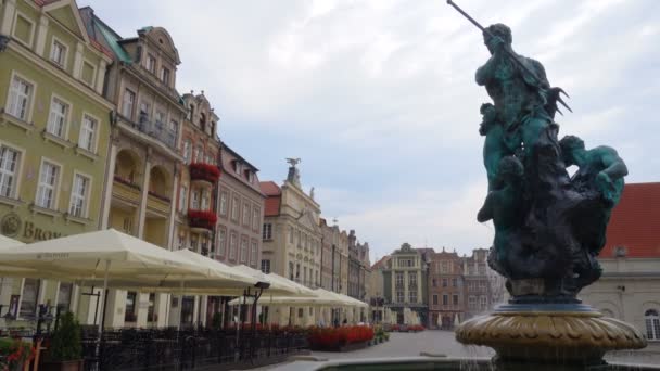 Fontein Met Standbeeld Oude Stad Plein Van Poznan Polen — Stockvideo