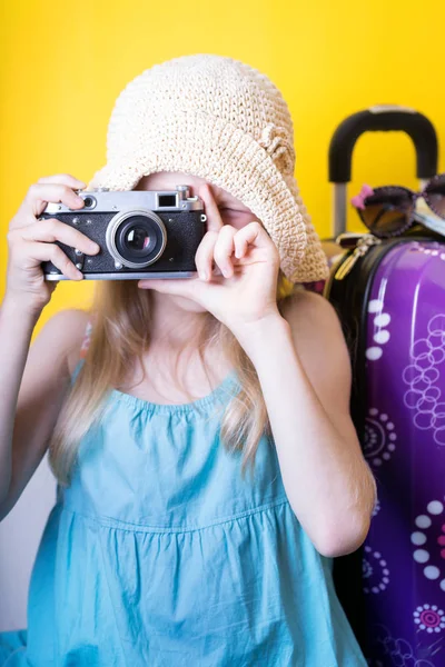 Happy Weekend Smiling Girl Going Trip Luggage Map Glasses Camer — Stock Photo, Image