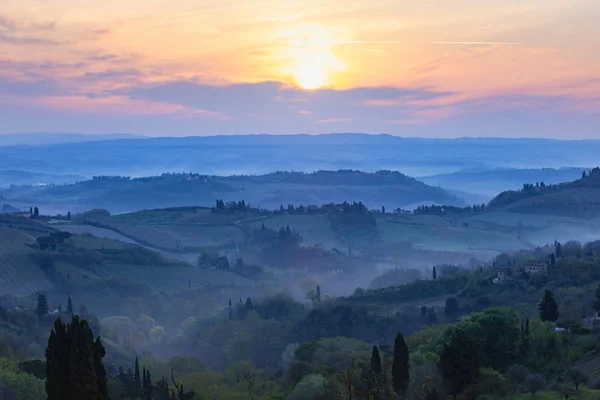 Mist Typisch Toscaanse Landschap Een Weergave Van Een Villa Een — Stockfoto