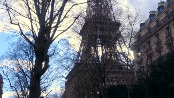 Paris Frankrijk Maart 2018 Uitzicht Beroemde Eiffeltoren Uit Parijs Straten — Stockvideo