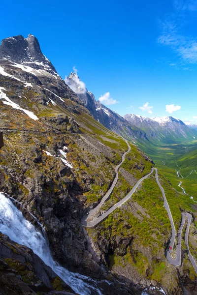 Trollstigeveien Estrada Sinuosa Nas Montanhas Norueguesas Norwa — Fotografia de Stock