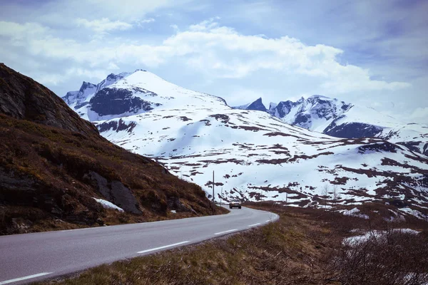 Estrada Nas Montanhas Norwegian Norwa — Fotografia de Stock