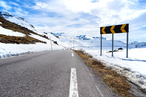 Estrada Nas Montanhas Norwegian Norwa — Fotografia de Stock