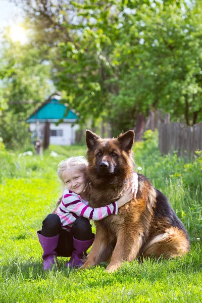 Meisje Met Grote Hond Shepher — Stockfoto