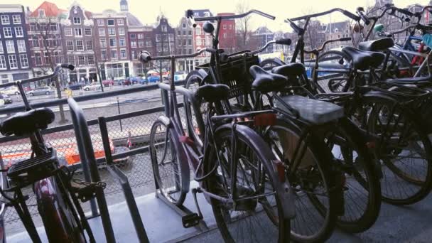 Amsterdam Nederländerna Mars Cykel Parkering Vid Järnvägsstationen Amsterdam Centraal — Stockvideo
