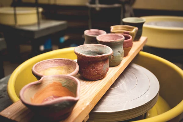 Keramiek Workshop Clay Potten Tegen Achtergrond Van Een Potter Van — Stockfoto