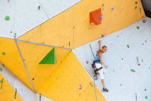 Deporte Bouldering Chica Subiendo Por Wal — Foto de Stock