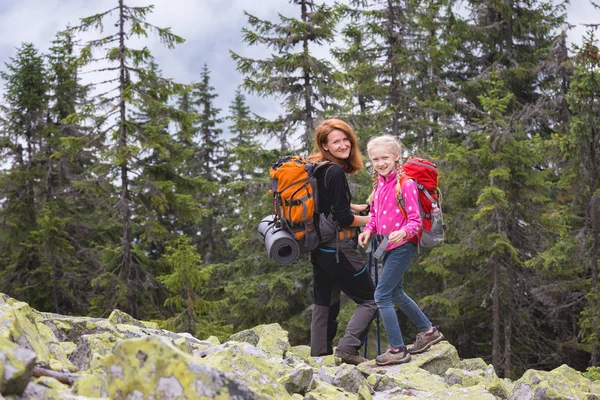 Family Mother Daughter Hikers Carpathians Mountains Gorgany Ukraine — Stock Photo, Image