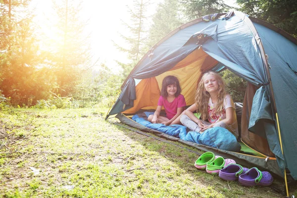 Wandern Und Zelten Wandern Den Bergen Mit Kindern Lächelnde Kinder — Stockfoto