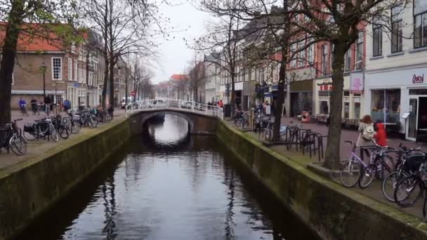 Ντελφτ Ολλανδία Απριλίου 2018 Στους Δρόμους Και Κανάλια Του Ντελφτ — Αρχείο Βίντεο