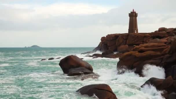 Phare Men Ruz Lighthouse Rose Granit Beach Brittany France — Stock Video
