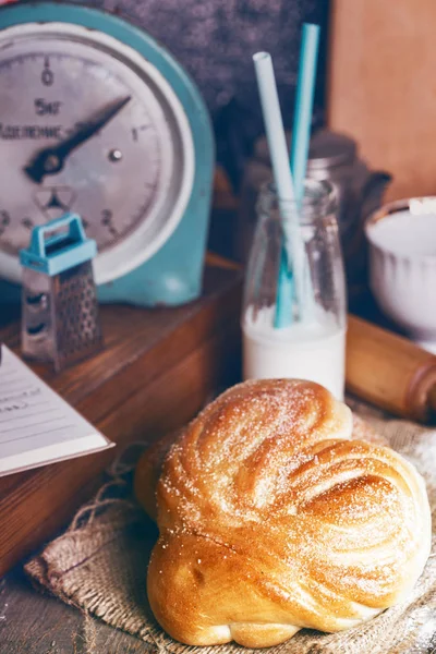 Leckere Appetitliche Brötchen Und Kaffee Zum Frühstück — Stockfoto