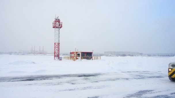 Аеропорти Працюють Злітно Посадковій Смузі Важкому Снігопаді — стокове відео