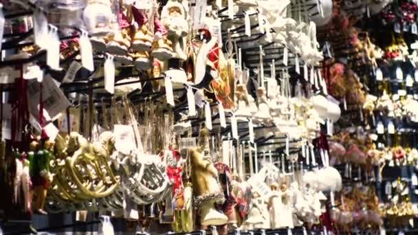 Dnipro 乌克兰 2017年12月08日 圣诞装饰品在市场上关闭 — 图库视频影像