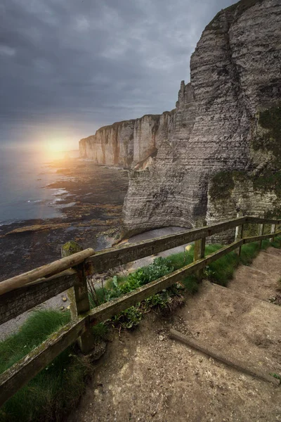 Belas Paisagens Penhasco Etretat Dia Nublado França — Fotografia de Stock