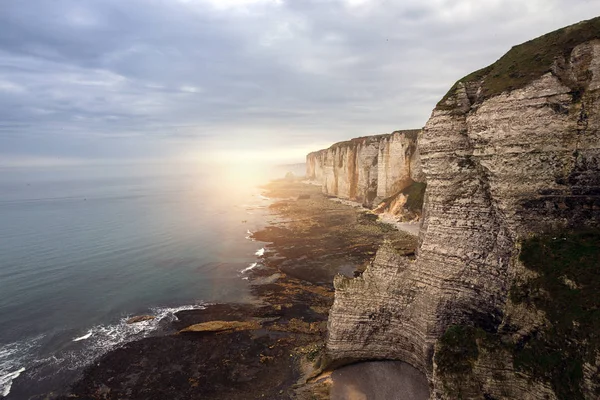 Belas Paisagens Penhasco Etretat Dia Nublado França — Fotografia de Stock