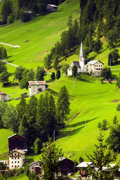 Beau Paysage Montagne Vue Sur Petit Village Italien Situé Sur — Photo