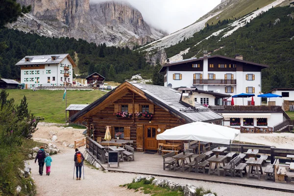 Rifugio Kilátással Völgyre Pozza Fassa Ital — Stock Fotó