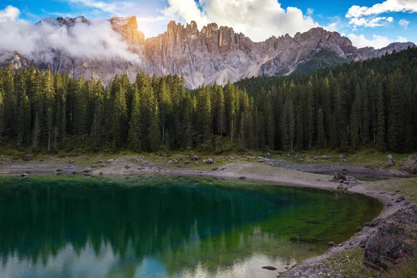 Bela Paisagem Montanha Lago Carezza Dolomita Italiana — Fotografia de Stock