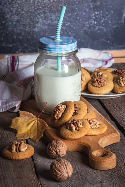 Biscuits Pain Épice Avec Des Noix Sur Une Table Une — Photo